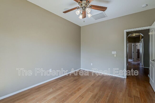 Building Photo - 885 S Osborn Ln