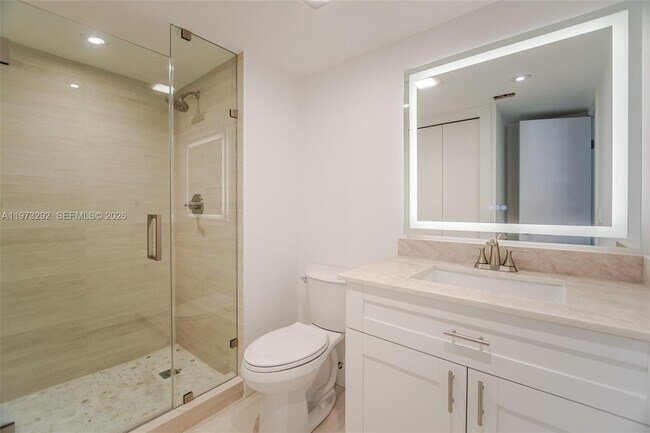 Building Photo - 370 Racquet Club Rd