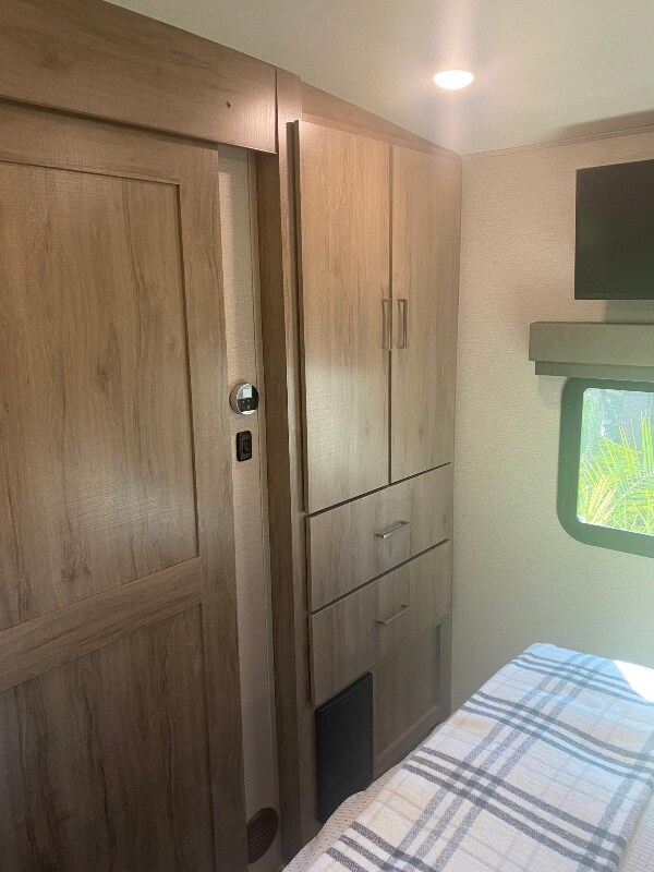 Building Photo - 3 Vía Ventana