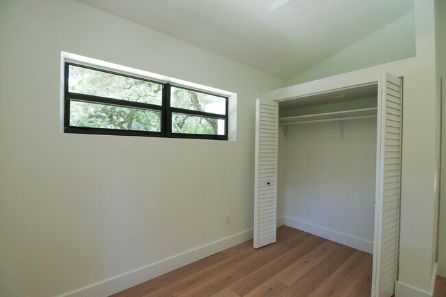 Building Photo - 2101 Riverland Rd