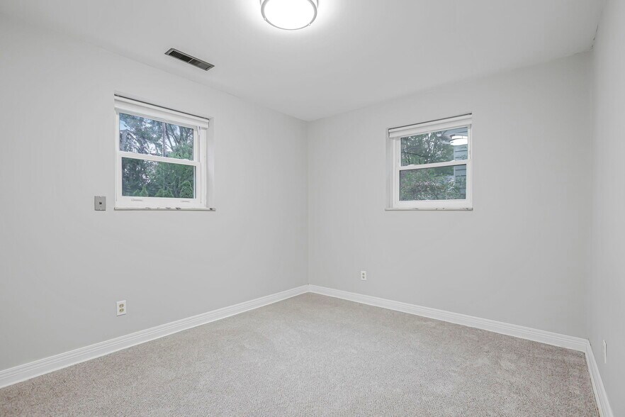 Building Photo - 1062 Oberlin Dr