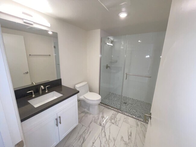 Building Photo - 3128 Cañon St