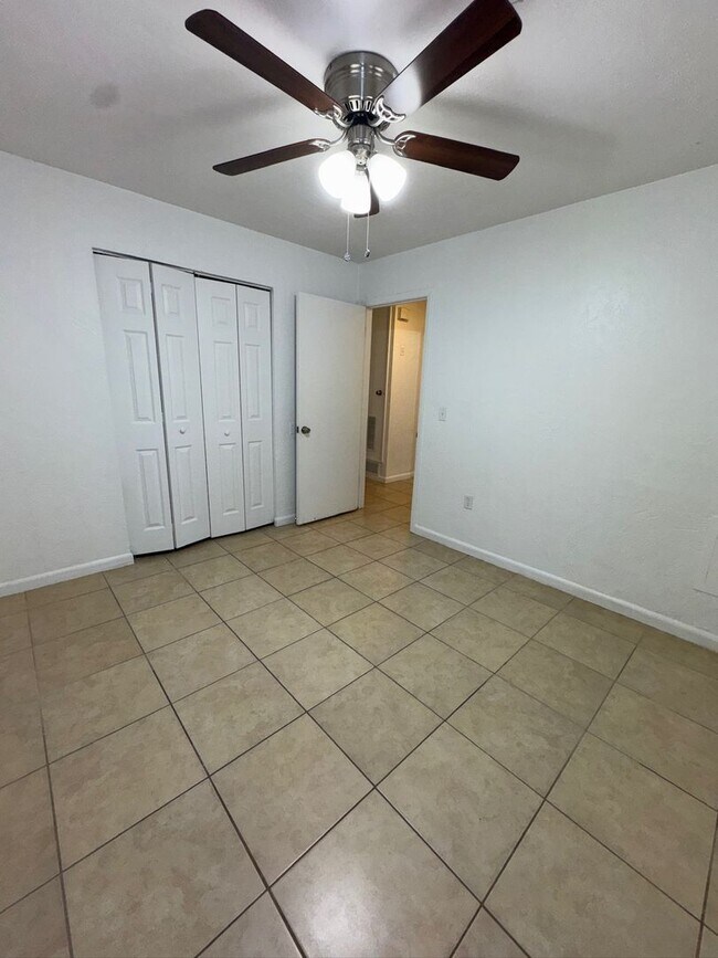 Building Photo - 1633 NE 70th St