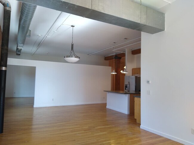 Building Photo - Loft Living At It's Finest In LODO!