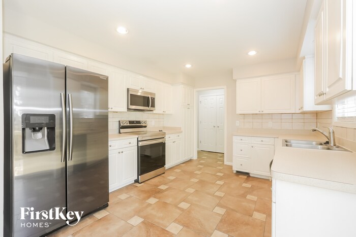 Building Photo - 919 Kendall Park Dr