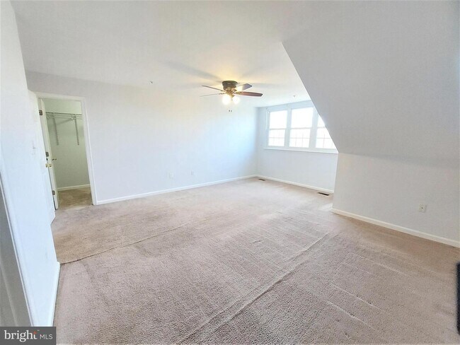 Building Photo - 8709 Spring Brook Way