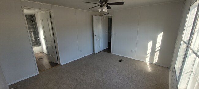 Building Photo - 120 Linda Sue Ln