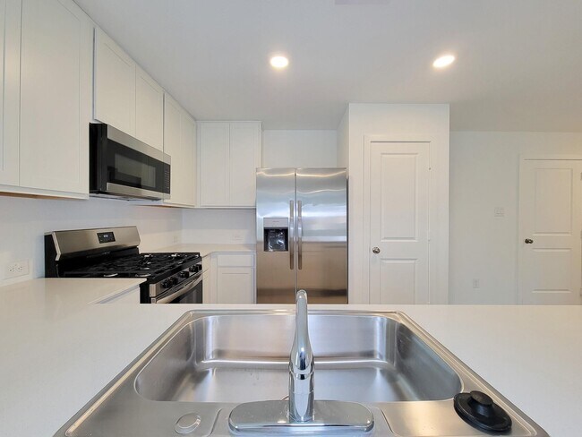 Building Photo - 388 Tejas Trl