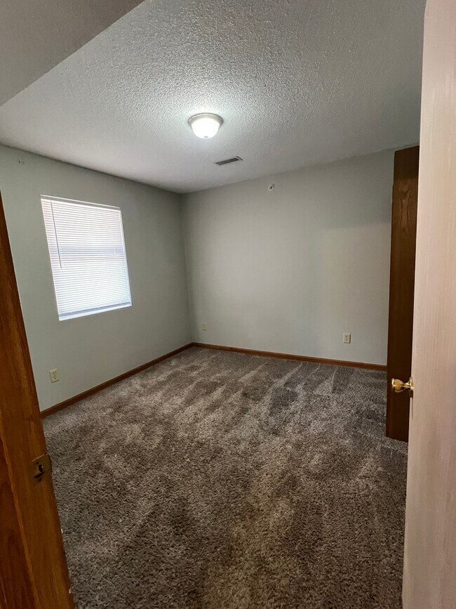 Building Photo - 1080 Mace Rd