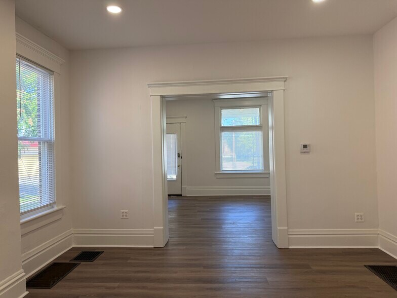 Building Photo - 239 Taylor Ave