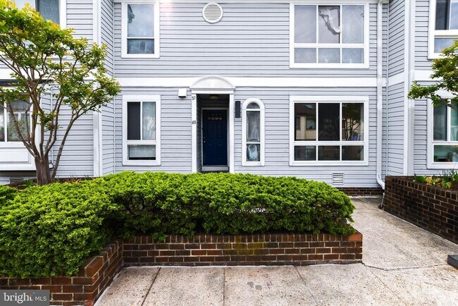Primary Photo - 49 Hawthorne Ct NE