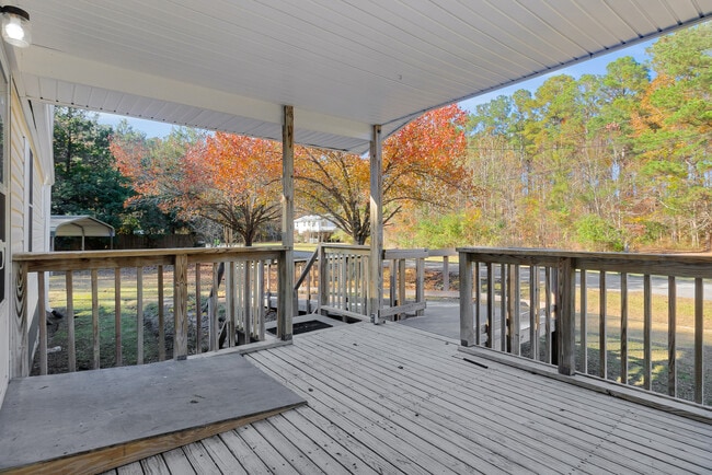 Building Photo - 220 Tree Ln