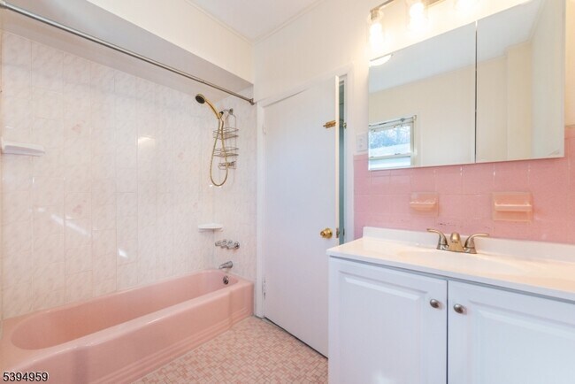 Building Photo - 182 Belleville Ave