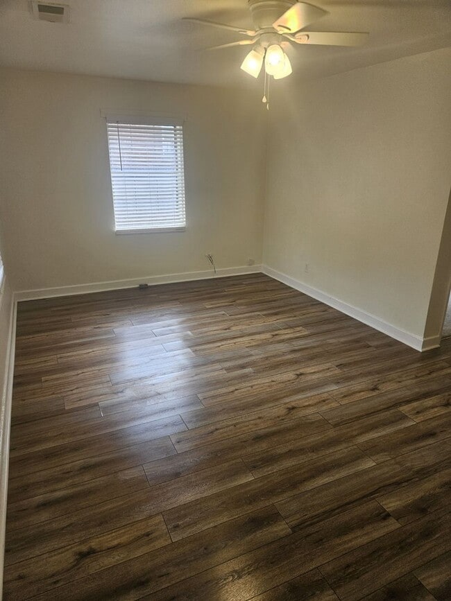 Building Photo - AFFORDABLE, SAFE & CLEAN Cozy 2 Bedroom Av...