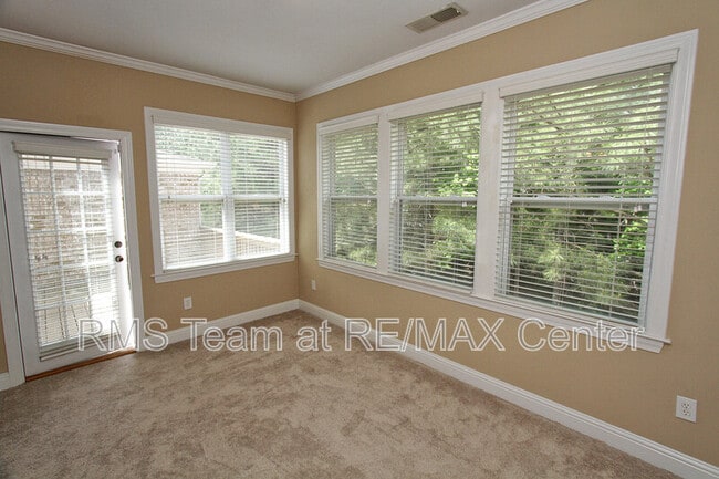 Building Photo - 3029 Woodwalk Dr