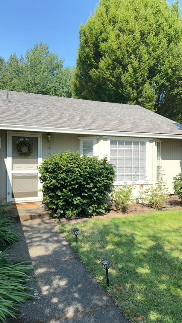 Building Photo - 3 Bed 2 Bath Home