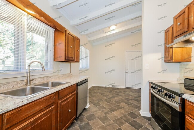 Building Photo - 4608 S Willis Ave