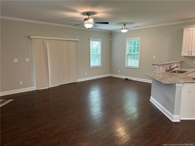 Building Photo - 919 Carolina Ave