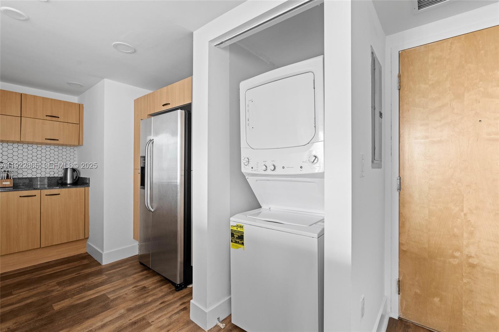 Building Photo - 350 S Miami Ave