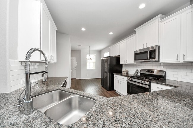 Building Photo - 6007 Prince Pl Dr