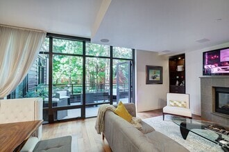 Building Photo - 1Bd/2Ba Bellevue Condo
