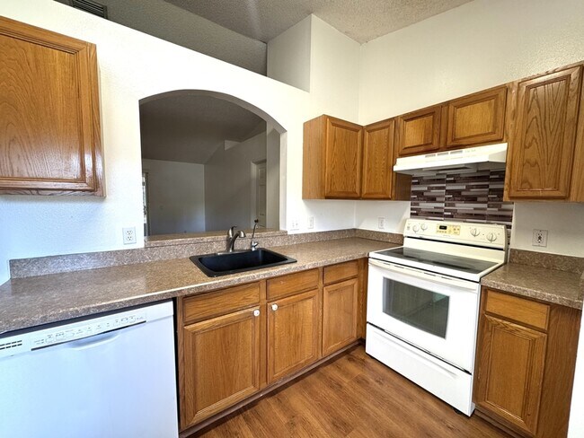 Building Photo - 1648 Dunlap Dr