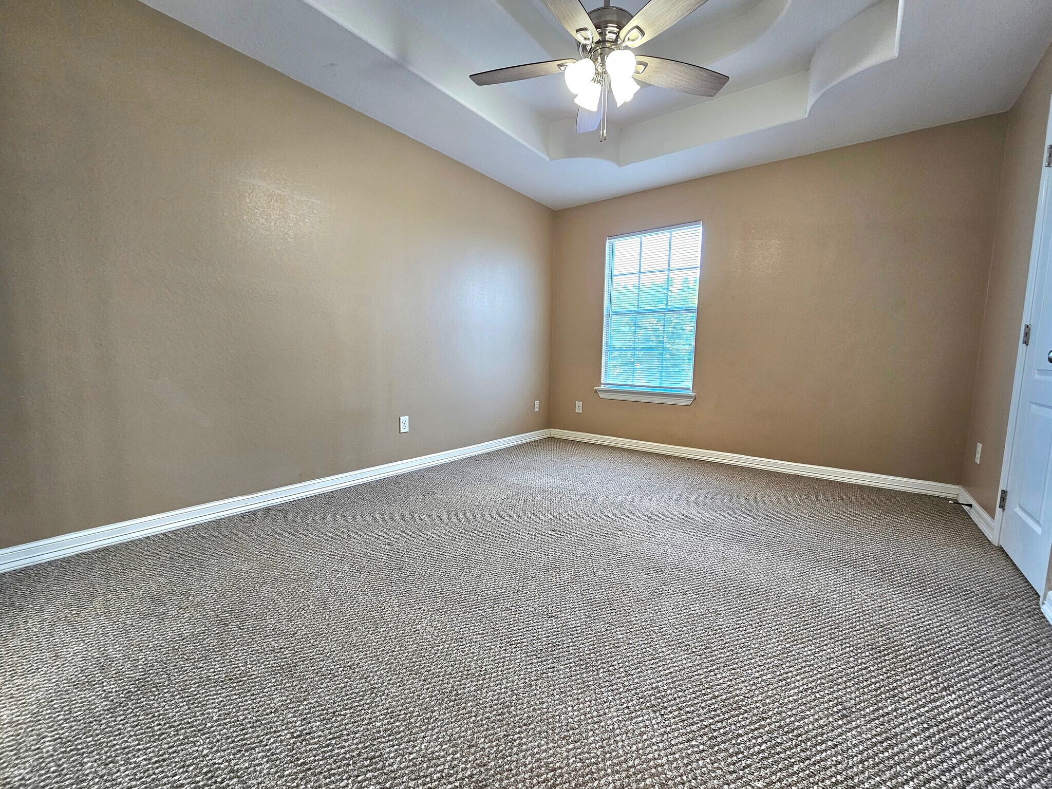 Building Photo - 3013 Treasure Haven Dr