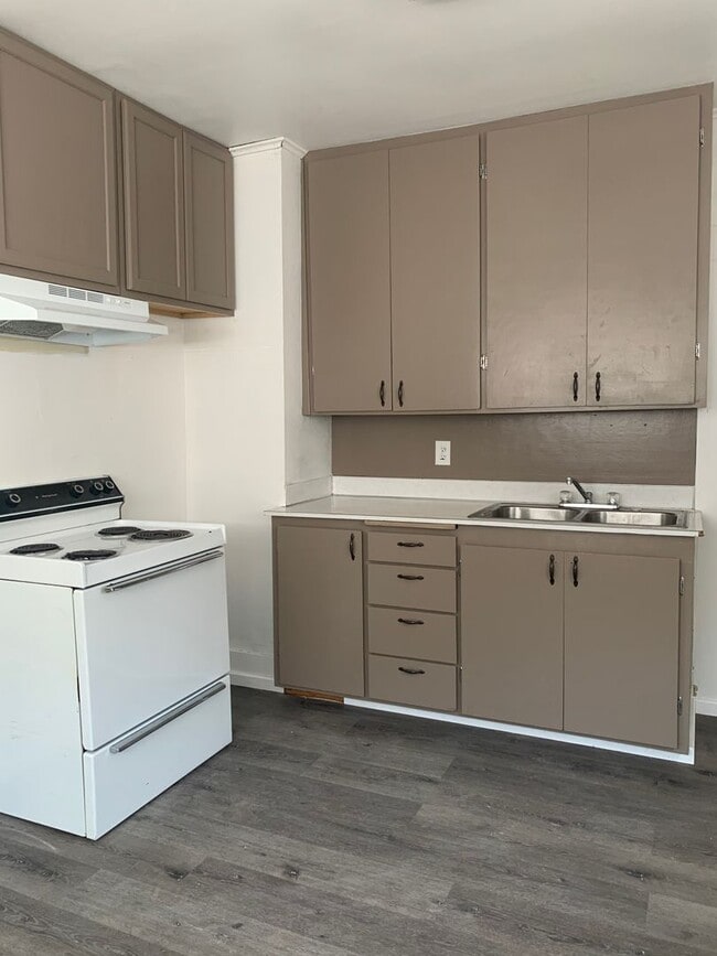 Building Photo - 1 bedroom 1 bath house located in Kellogg, Idaho.