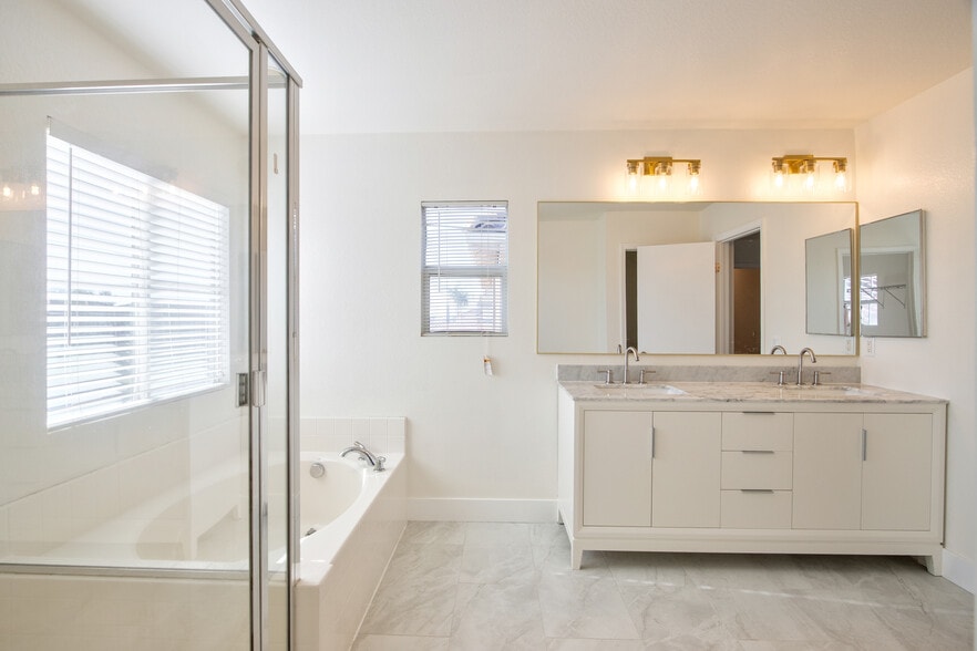 Building Photo - 36329 Capri Dr