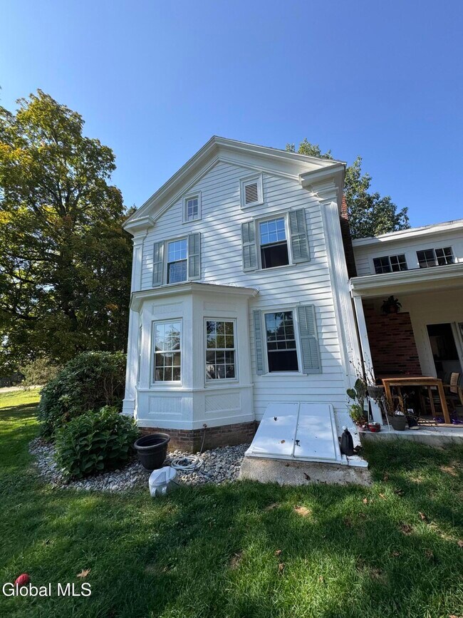 Building Photo - 675 Mac Elroy Rd