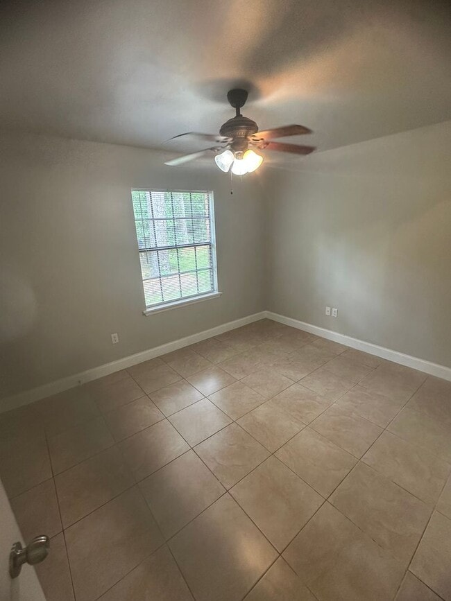 Building Photo - Available Now!  1st floor!