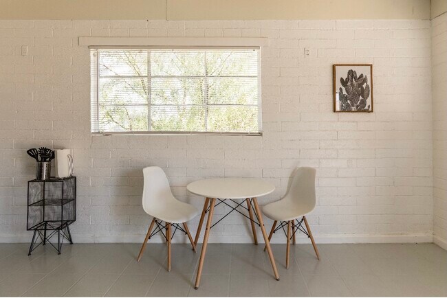Building Photo - 74768 Sunset Dr