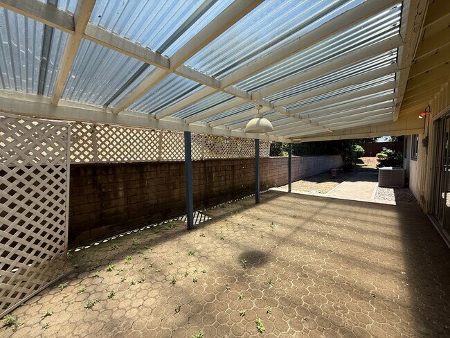 Building Photo - Large Ranch-Style Home in Vista