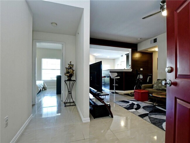 Building Photo - 2320 Gracy Farms Ln