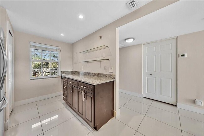 Building Photo - 3520 Oaks Way