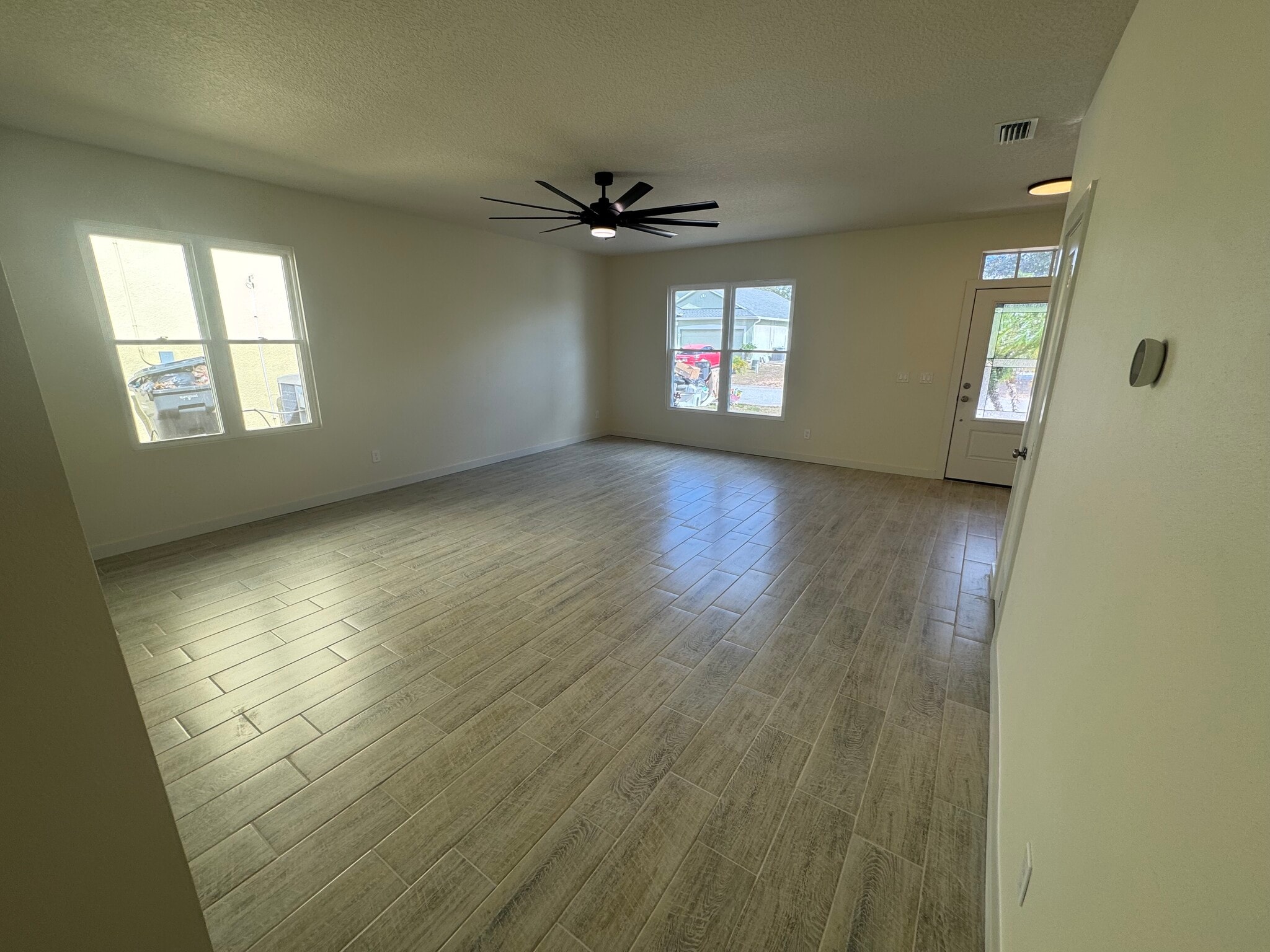 Building Photo - 839 Knollwood Dr