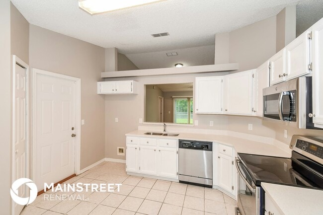 Building Photo - 8155 Teaticket Dr