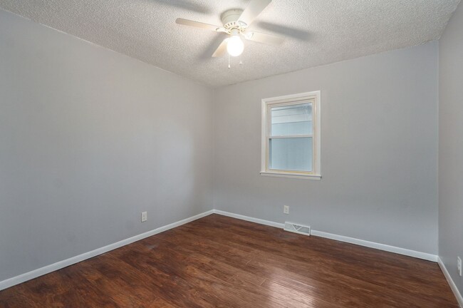 Building Photo - Newly Updated Home!