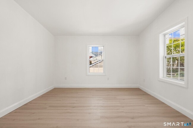 Building Photo - 64 Soundview Ave