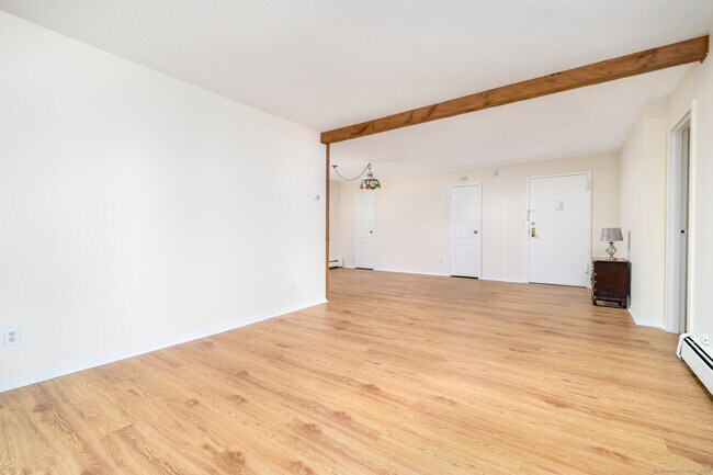 Building Photo - 65 Glenbrook Rd