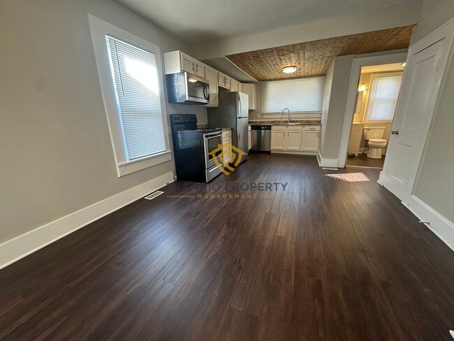 Building Photo - Stylish & Updated 3 Bedroom / 1.5 Bath Home – Move-In Ready!