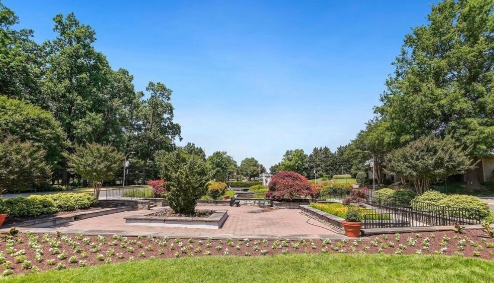 Building Photo - 15320 Pine Orchard Dr