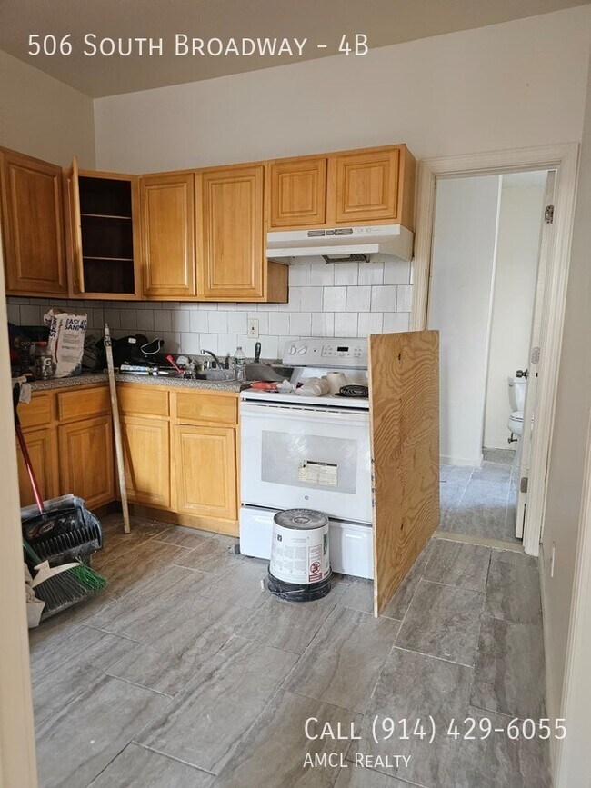 Building Photo - 506 S Broadway