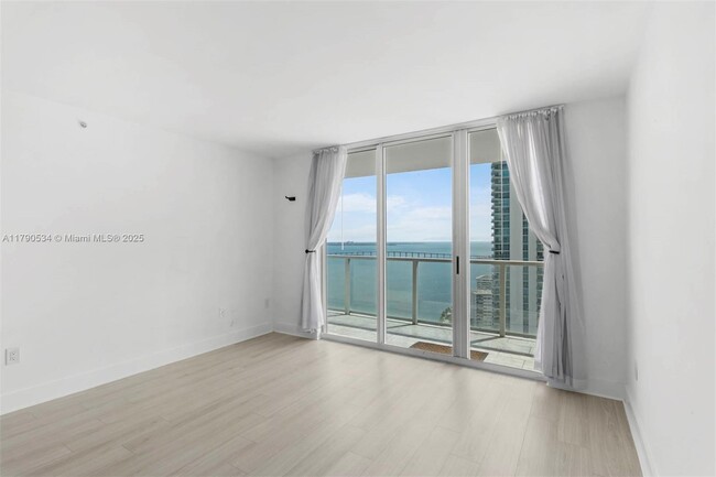 Building Photo - 1155 Brickell Bay Dr