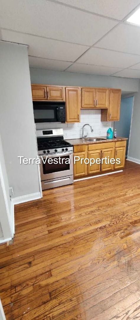 Building Photo - 411 Market St