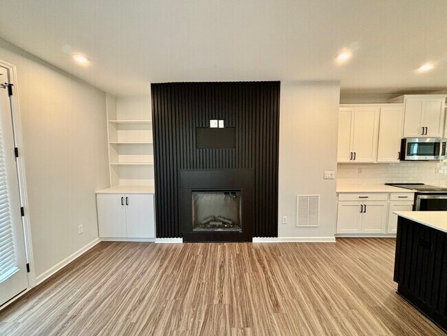 Building Photo - 1465 Creekside Cir NW