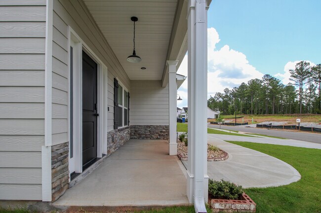 Building Photo - 2036 Warbler Dr