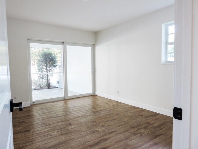 Building Photo - 136 Yacht Club Dr