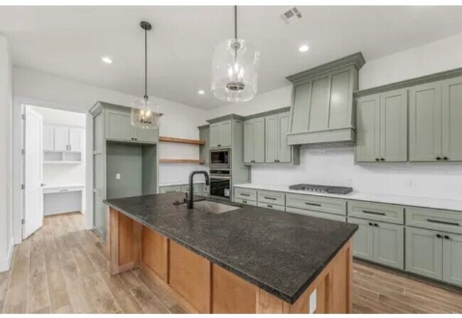 Building Photo - 7530 Highland Hls Dr