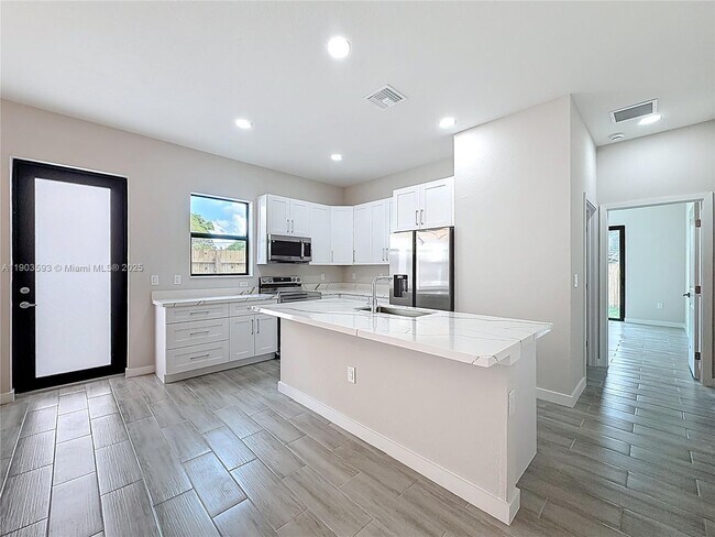 Building Photo - 402-414 NW 41st St